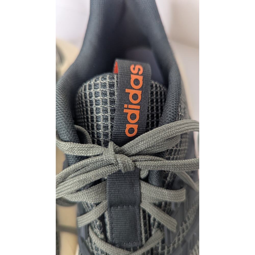 Adidas Questar Flow Green Legend Earth Orange Men boys size 6.5 - Picture 2 of 10